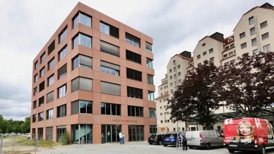 У Німеччині обстріляли штаб-квартиру партії Шольца У Німеччині обстріляли штаб-квартиру партії Шольца