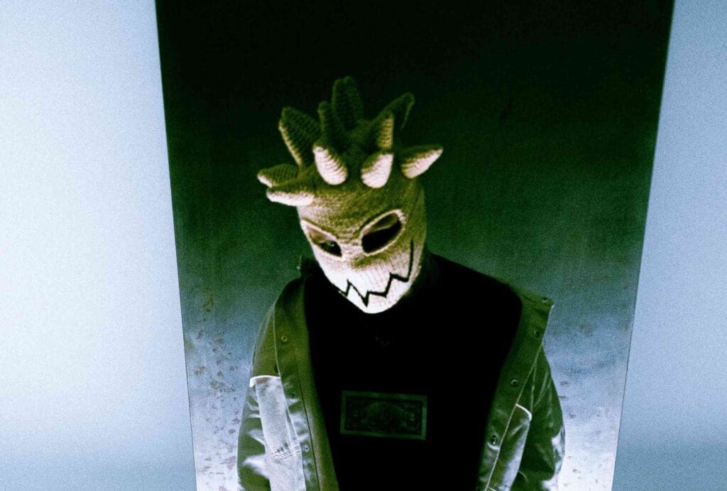 Український співак РАДІОІКОНА запрем’єрив пісню про любовь до життя та поціновування наших кращих часів