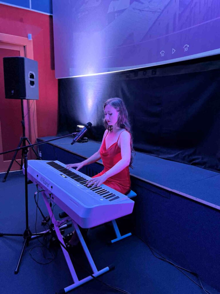 Люсьєна Винокурова презентувала пісню “Для нас”: романтична розповідь про кохання