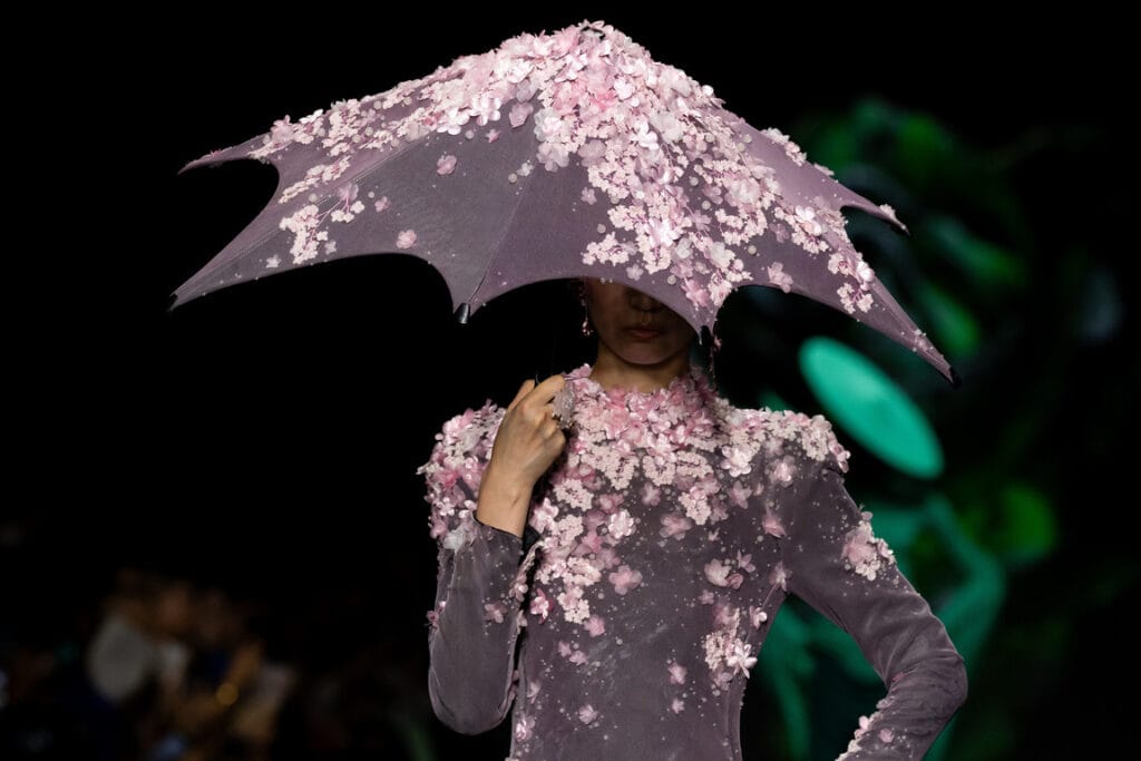 Модна премія Andam, ода жінці та моторошні скелети останнiх днiв Тижня високої моди в Парижі Модна премія Andam, ода жінці та моторошні скелети останнiх днiв Тижня високої моди в Парижі