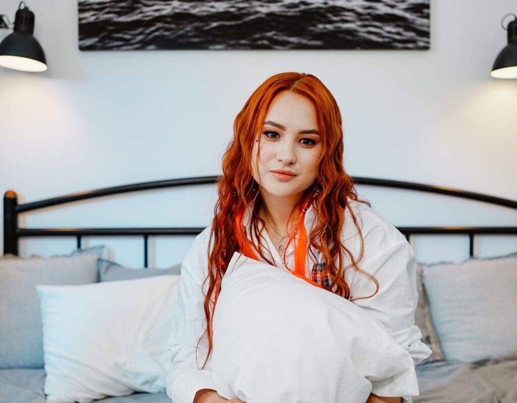 «Останній дзвоник»: співачка Vic Tory презентувала пісню для всіх випускників часів десятирічної війни