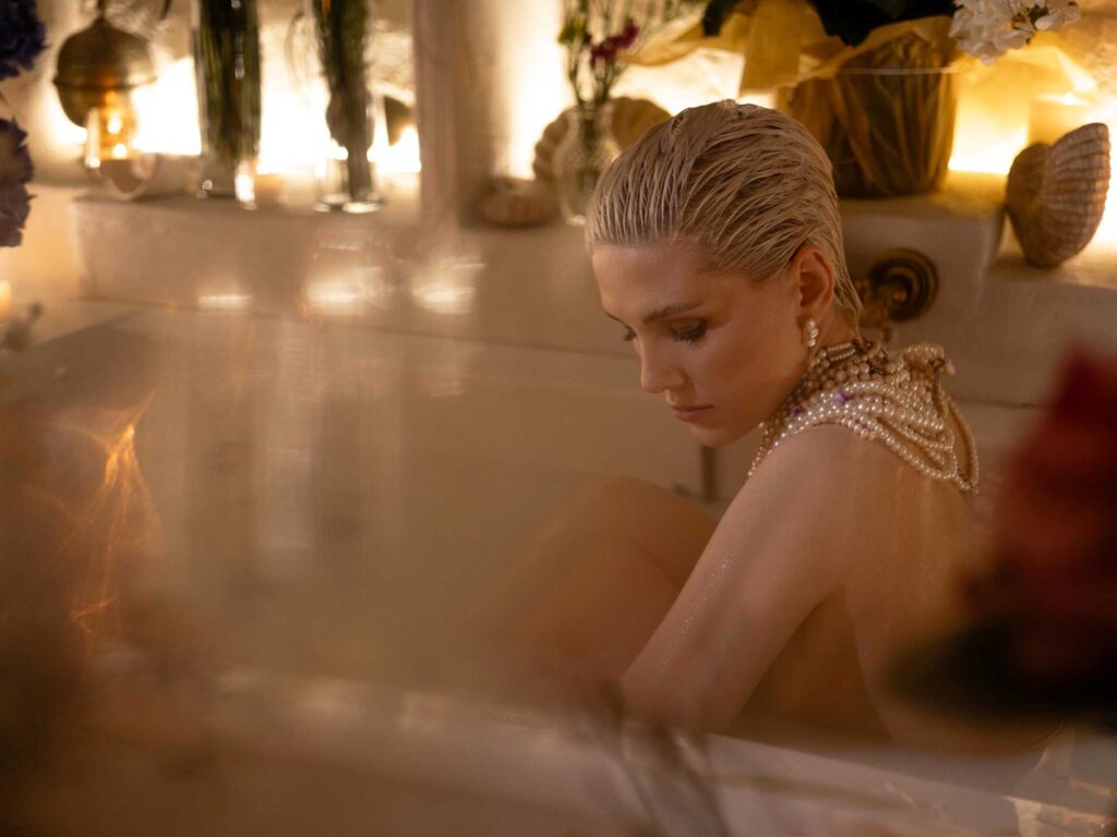 Витончено про вічне. “Loving you” - нова відео робота від Janeuary