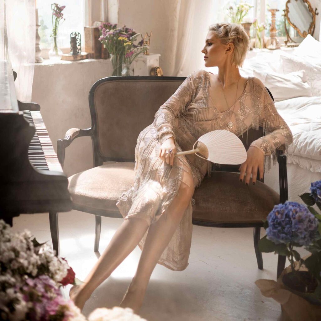 Витончено про вічне. “Loving you” - нова відео робота від Janeuary