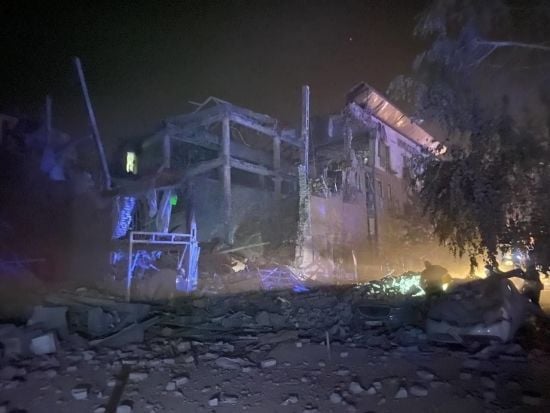 Загарбники завдали ракетного удару по Кривому Розі: зруйновано готель (фото)