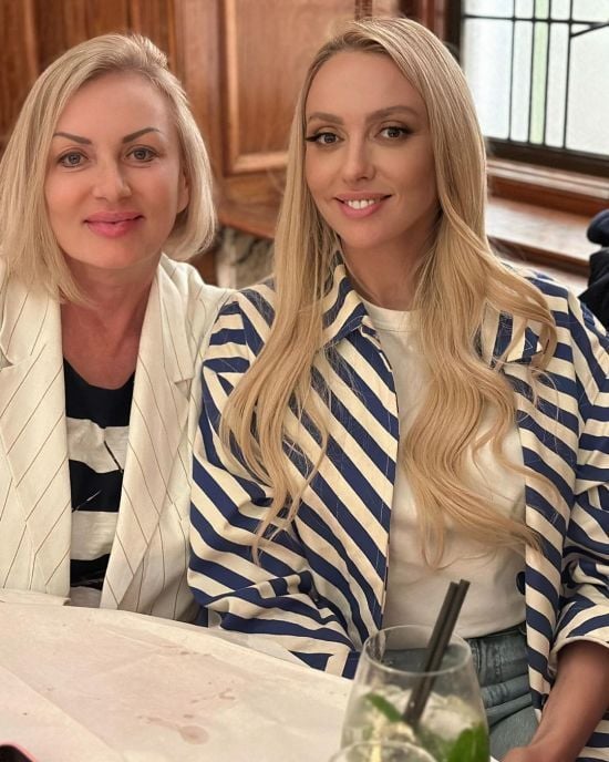 Оля Полякова показала рідкісні фото з мамою та публічно звернулася до неї: "Люблю"