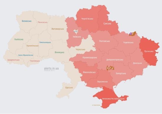 Україною кружляють ворожі безпілотники: озвучено напрямок руху
