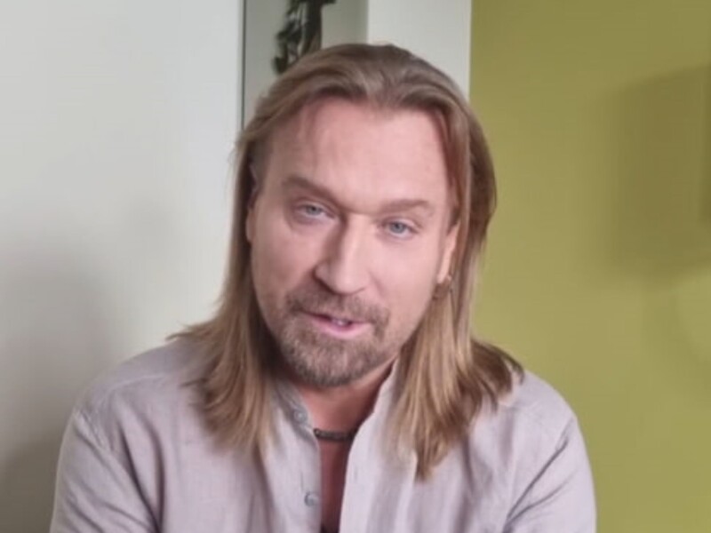 "Усе в Олега, слава богу, уже нормально". Винник після звинувачень експродюсера у брехні записав звернення до шанувальниць. Відео