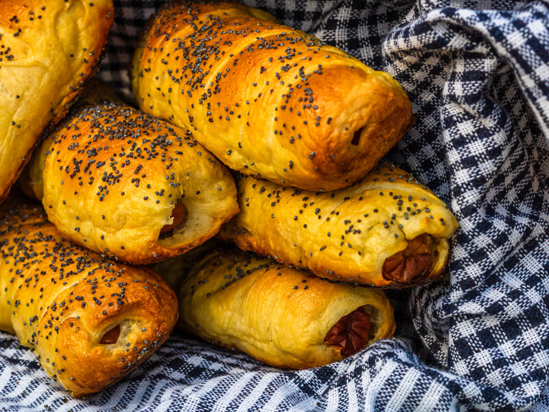 Зробіть це з тістом уночі – і сосиски в тісті вийдуть пухкенькими й соковитими. Незвичний варіант рецепту від експерта