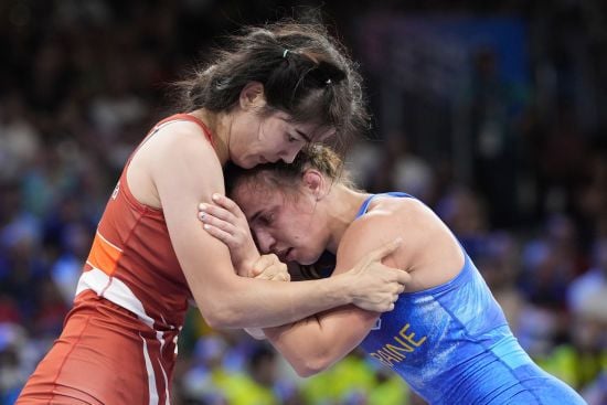 Допомогла дискваліфікація кривдниці: українська борчиня позмагається за "бронзу" Олімпіади-2024