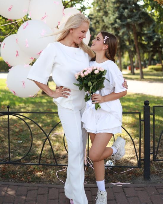 Лілія Ребрик показала підрослу старшу доньку та як зробила їй сюрприз з нагоди 12-річчя: "Сяй!"