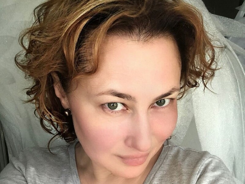 "Нова я". 50-річна Мозгова показала своє нове фото після того, як змінила зачіску й колір волосся