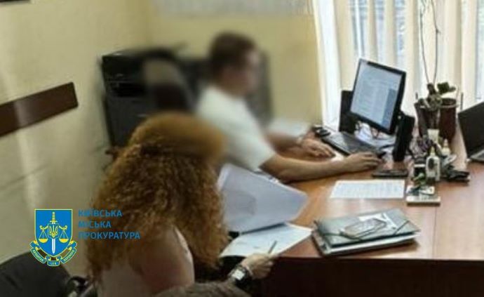 Завод "Укрзалізниці" купив діоди за завищеними цінами: екскерівнику повідомили про підозру