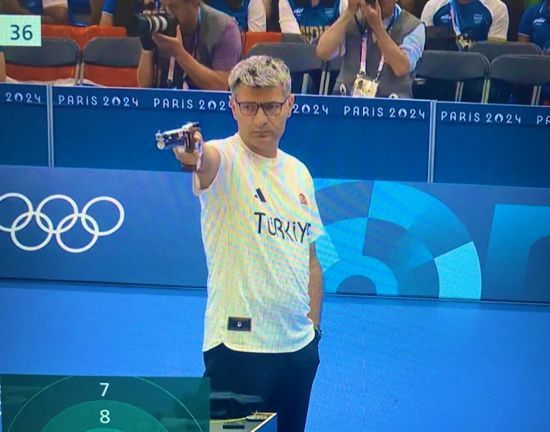 "Чийсь батя вирішив постріляти": турецький спортсмен-олімпієць "підірвав" Мережу (меми)