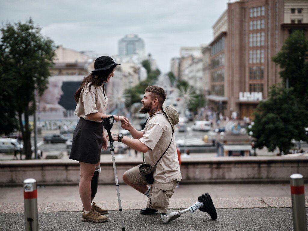 Не відводити очей: портрети ветеранів – у головних вітринах країни