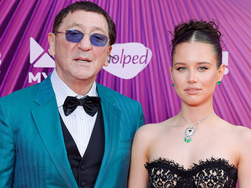 Солнцев: Лепсу зараз треба 18-річна дружина. Він її пригрів і вирішив, що заживе новим молодим життям. Але в алкоголіків і наркоманів не стоїть