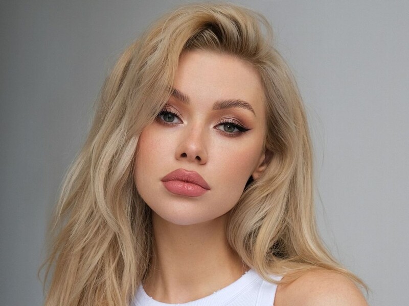 "Міс Україна Всесвіт" Апанасенко таємно народила первістка