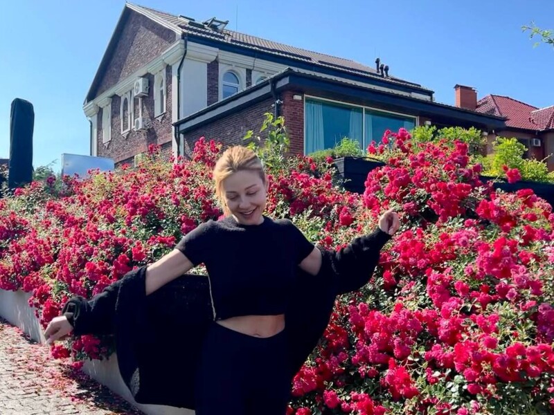 "Починай ранок не з кави, а із себе". Тіна Кароль показала своє тренування. Відео