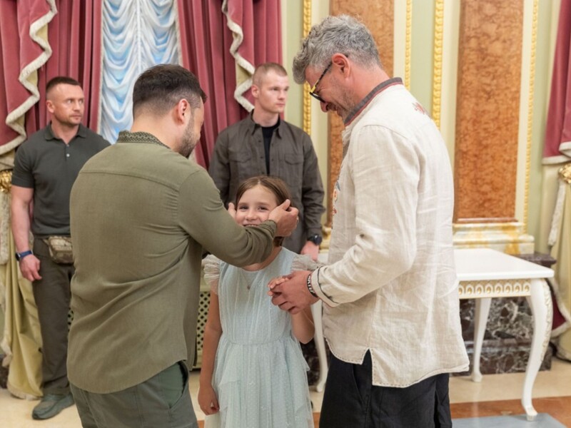 Тоня Матвієнко відвідала церемонію вручення премії "Національна легенда України" разом із чоловіком і донькою Ніною Матвієнко. Фото Тоня Матвієнко відвідала церемонію вручення премії "Національна легенда України" разом із чоловіком і донькою Ніною Матвієнко. Фото