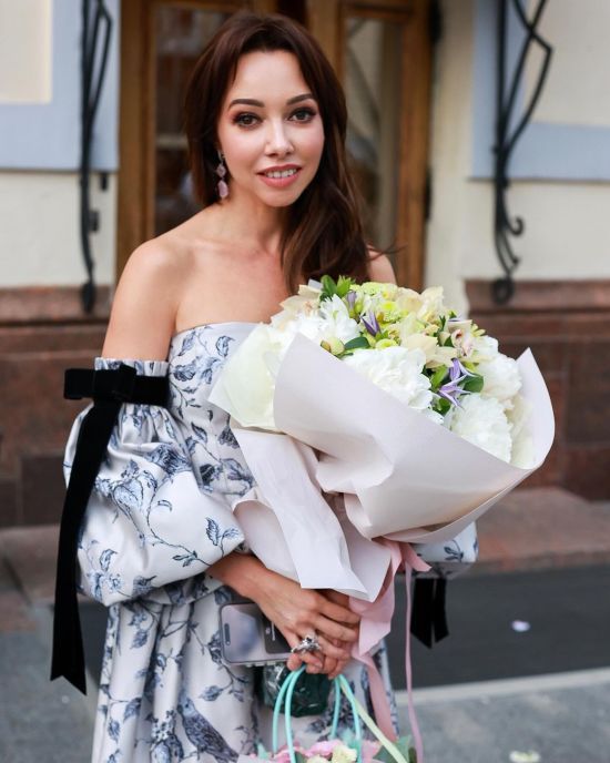 Катерина Кухар похизувалася, як із 9-річною донькою від Стоянова збирала врожай на фермі