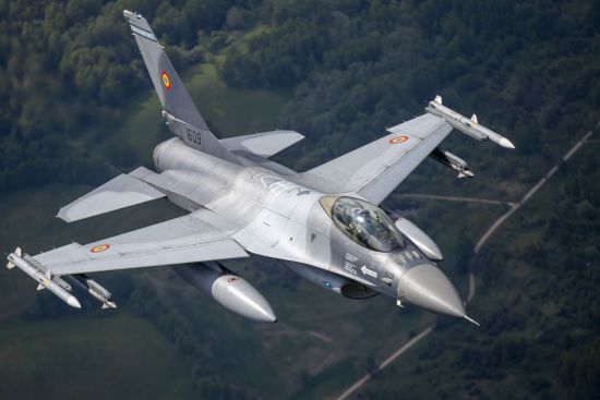 Експерт розповів, на що здатні ракети до F-16, які отримає Україна