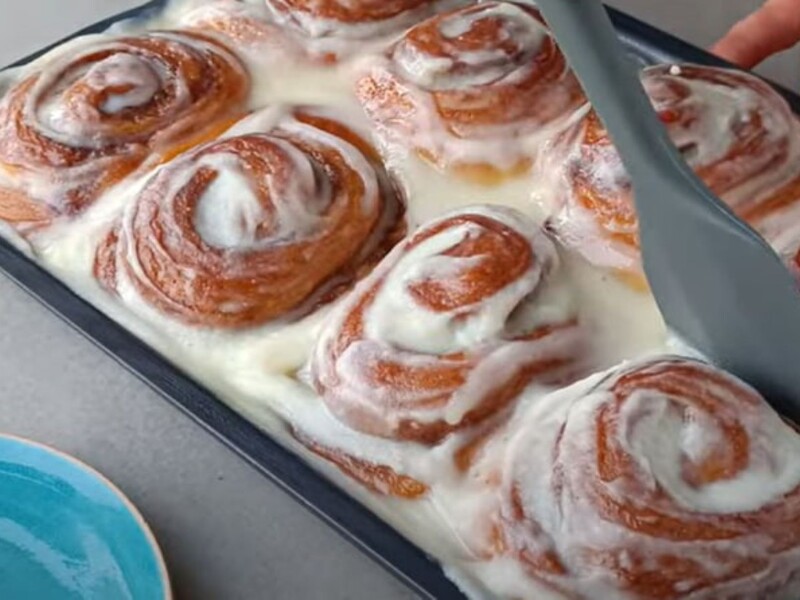 Додайте це до яєць – і випічка вийде надзвичайно смачною. Ідеальний рецепт "тих самих" булочок "сіннабон" із кремом