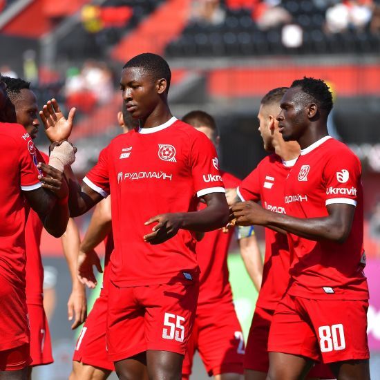 УПЛ: "Кривбас" у матчі з двома вилученнями обіграв "Верес", ЛНЗ здобув вольову перемогу над "Рухом"