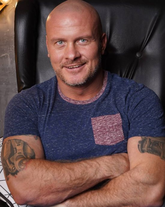 Узелков після зречення від нього 15-річного сина показався з коханою і зробив заяву: "Ви ніхто"