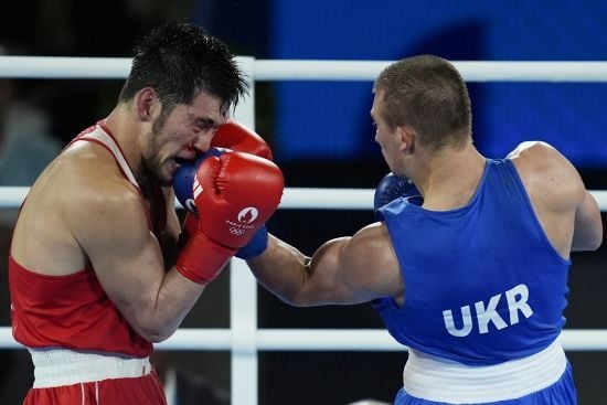 Третя золота медаль для України: ефектні фото тріумфального бою Хижняка у фіналі Олімпіади-2024