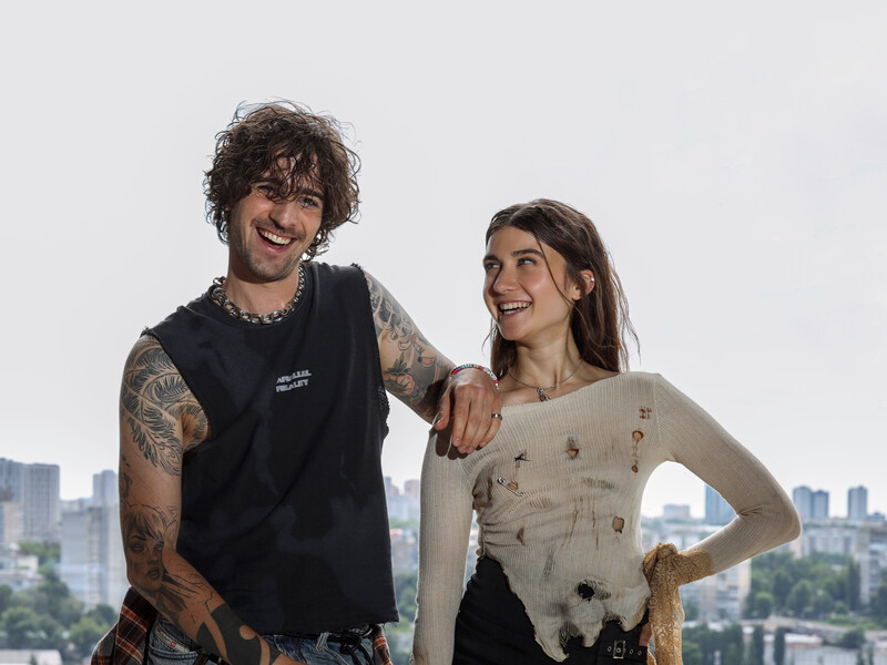 Dantes і Jerry Heil презентували кліп на дуетну пісню "Губи у губах", надихнувшись теплими спогадами про юність. Відео Dantes і Jerry Heil презентували кліп на дуетну пісню "Губи у губах", надихнувшись теплими спогадами про юність. Відео