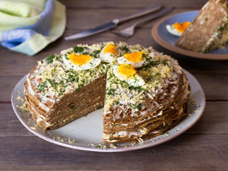 Печінковий торт із тонкими коржами – ніжнішого ви не куштували. Порада, як прибрати запах і гіркоту з печінки