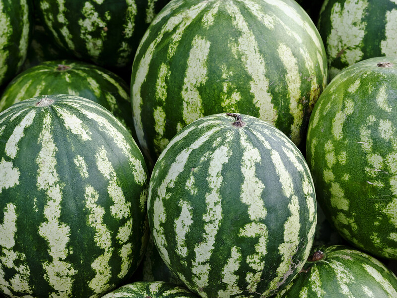 "Ви повинні звернути увагу на колір". Лайфхак від експерта, як у магазині вибрати найсолодший кавун