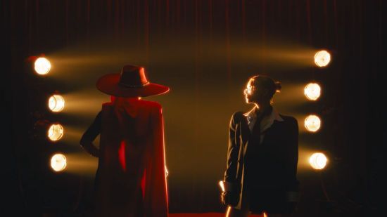 Klavdia Petrivna вперше в кліпі показалася без маски та капелюха і розкрила своє обличчя