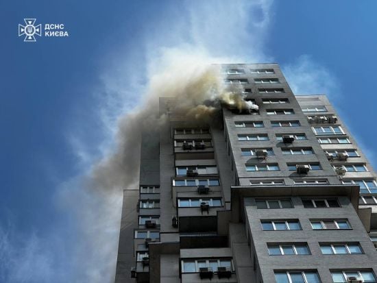 У багатоповерхівці Києва спалахнуала пожежа: що відомо