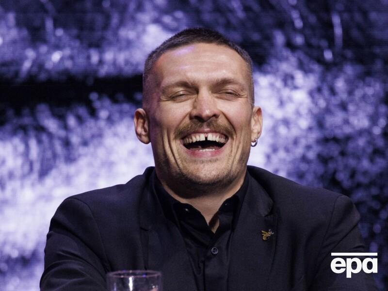 "Усик! Усик! Карапусик". Олександр Усик розповів, хто насправді стоїть за його перемогами в боксі "Усик! Усик! Карапусик". Олександр Усик розповів, хто насправді стоїть за його перемогами в боксі