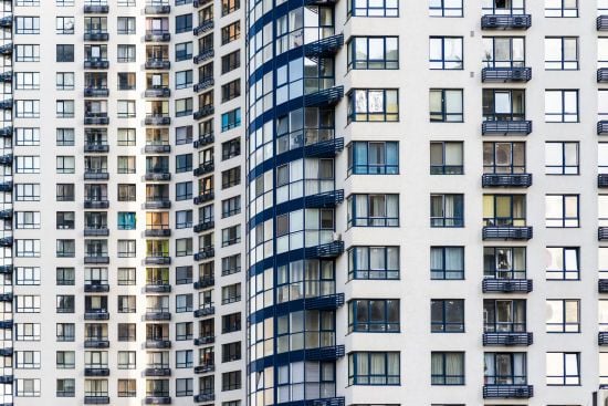 Чотирирічний хлопчик дивом вижив після падіння з 16-го поверху, отримавши лише незначні травми