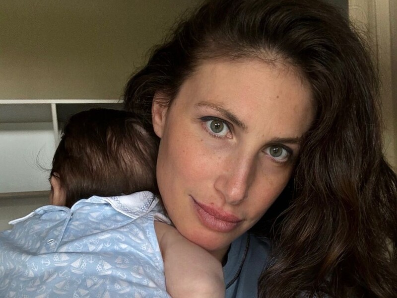 "Приймайте себе як неідеальну маму". Зіневич знялася в позі лотоса й розповіла про "інсайти" материнства "Приймайте себе як неідеальну маму". Зіневич знялася в позі лотоса й розповіла про "інсайти" материнства