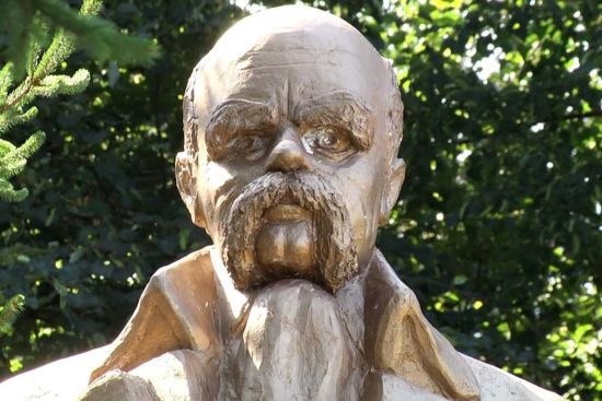 На Житомирщині пам'ятник Леніну перетворили на Шевченка: який вигляд він тепер має (фото)