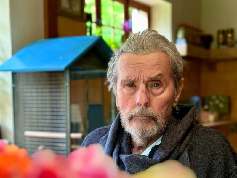 Син Алена Делона, який у січні заявив, що 88-річний актор "відсвяткував своє останнє Різдво", публічно висловився про його смерть