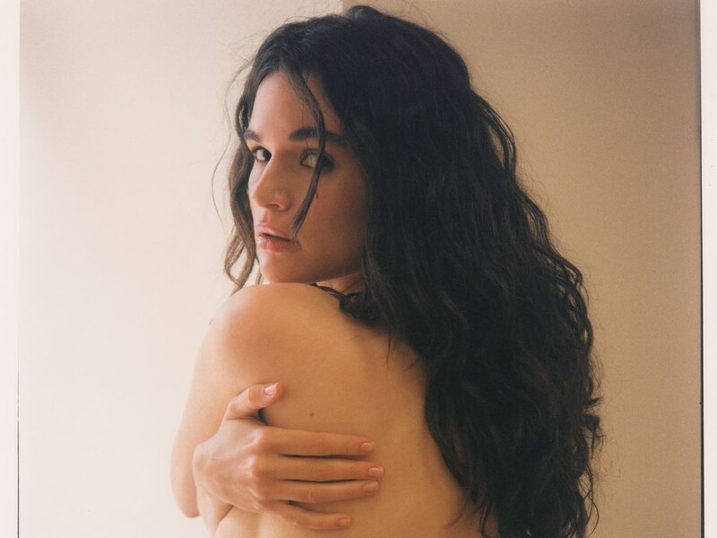 "Дві вагітності залишили на моєму тілі стриї". Кацуріна знялася топлес