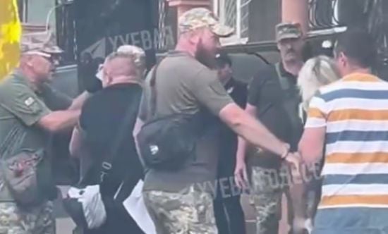 Бійка між ТЦК, поліцією та цивільними в Одесі: в Мережі зʼявилося відео