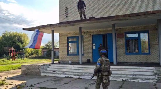 ЗСУ скинули російський прапор у Внезапному Курської області (відео)