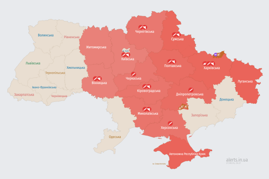 Вибухи на Хмельниччині та робота ППО на Київщині: ворог масовано атакує Україну БпЛА — мапа тривог