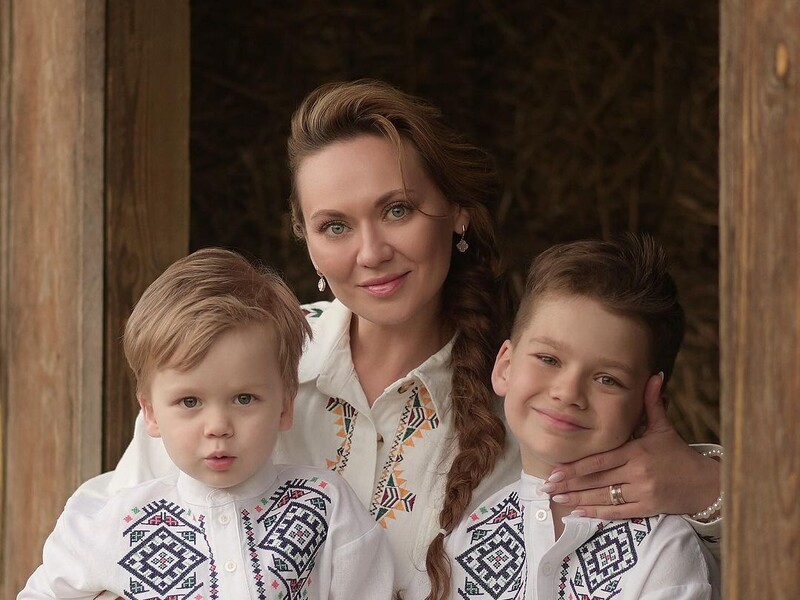 "Повторюйте ці фрази – і ваші діти скажуть вам "дякую", коли виростуть". Саліванчук звернулася до всіх батьків і показала своїх синів