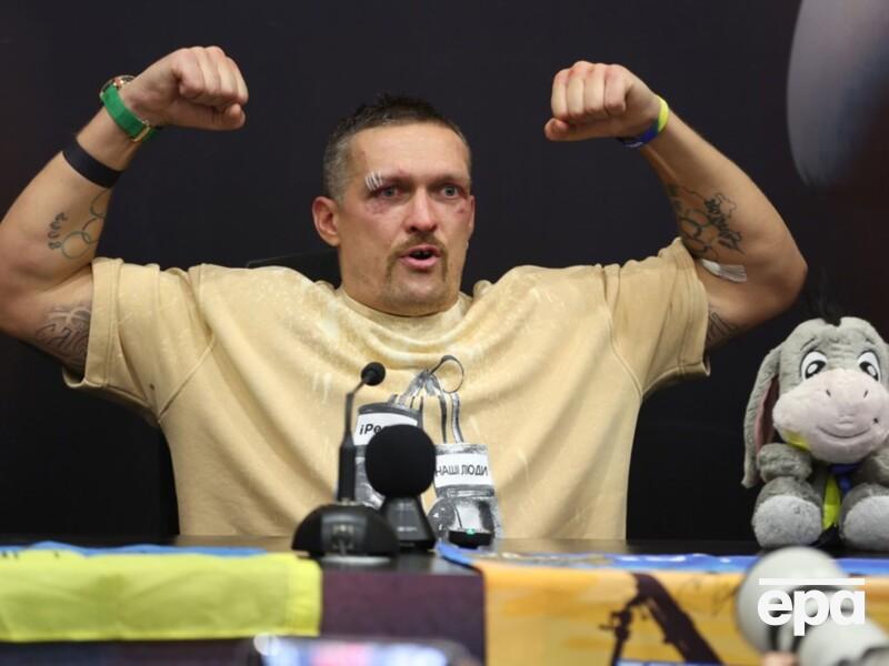 Усик про те, чому подарував Зеленському свій чемпіонський пояс: Йому ніхто нічого не дарує, тільки беруть Усик про те, чому подарував Зеленському свій чемпіонський пояс: Йому ніхто нічого не дарує, тільки беруть