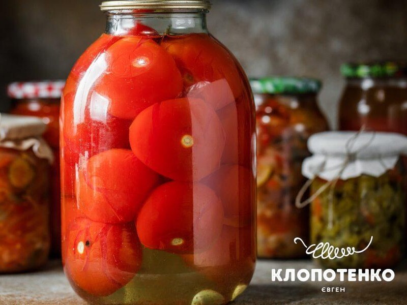 "Пружні, солодкуваті й майже з непомітним посмаком оцту". Ці мариновані томати вийдуть із першого разу