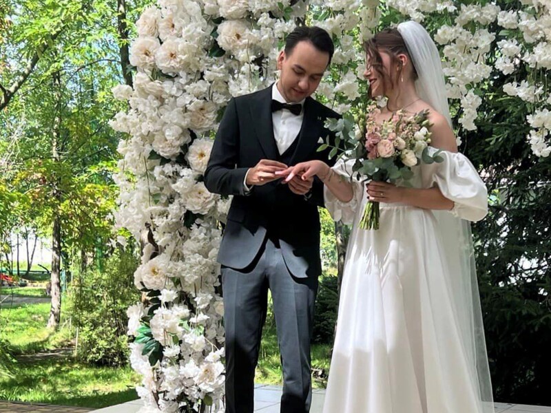 "Дорога моя дівчинко". Світлана Білоножко на весіллі онука – Віталія Білоножка – молодшого звернулася до його молодої дружини. Відео