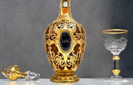 Названо найстарішу у світі пляшку коньяку – фото