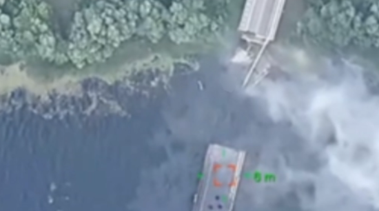 У Повітряних силах показали, як знищили міст у Курській області: відео У Повітряних силах показали, як знищили міст у Курській області: відео