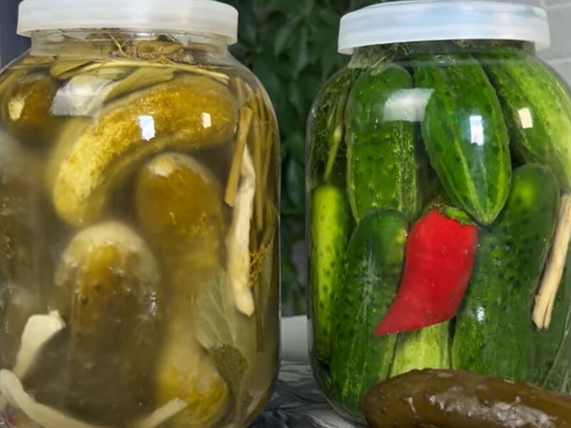 "Зберігайте, щоб не загубити". Рецепт хрустких огірків на зиму із секретом