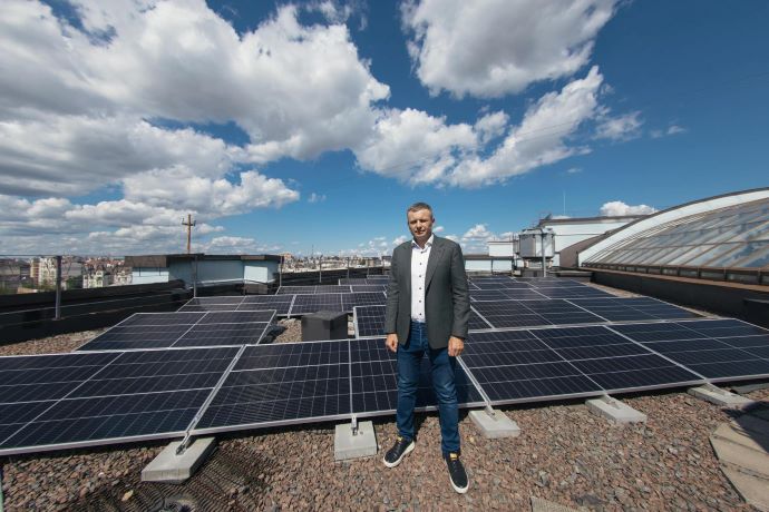 Мінфін встановив на даху будівлі сонячні панелі і порахував економію 